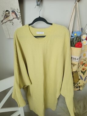 Women's Ribbed Crewneck Sweater in Chatreuse Size S